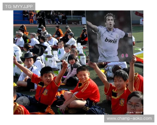 足球球星信仰：探讨球迷如何将偶像崇拜与精神力量融合在一起